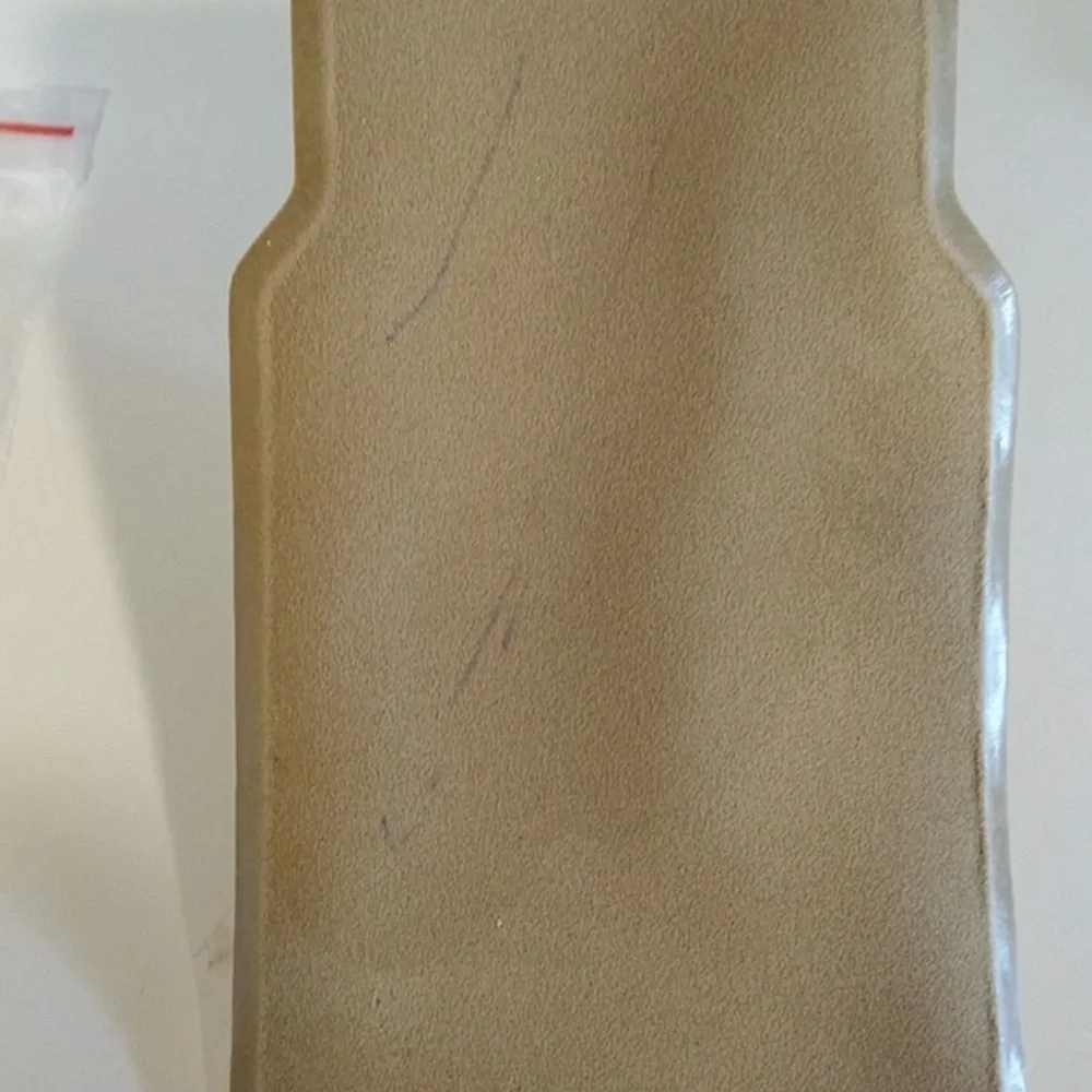 Oleg Cassini Tan Quilted manicure set - Picture 6 of 6